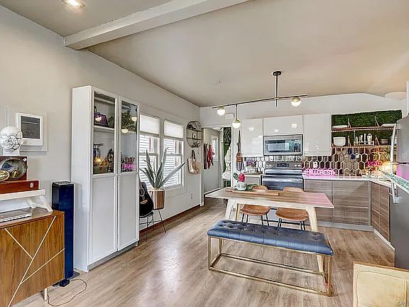 3rd image of 3807 Richmond St