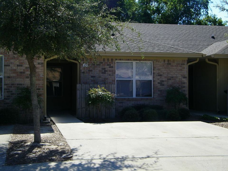 1st image of 27 Baywood Ct