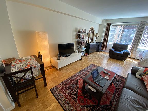 3rd image of 225 E 46th St APT 9G