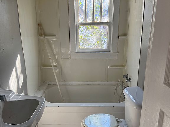 3rd image of 2931 Gurnee Ave