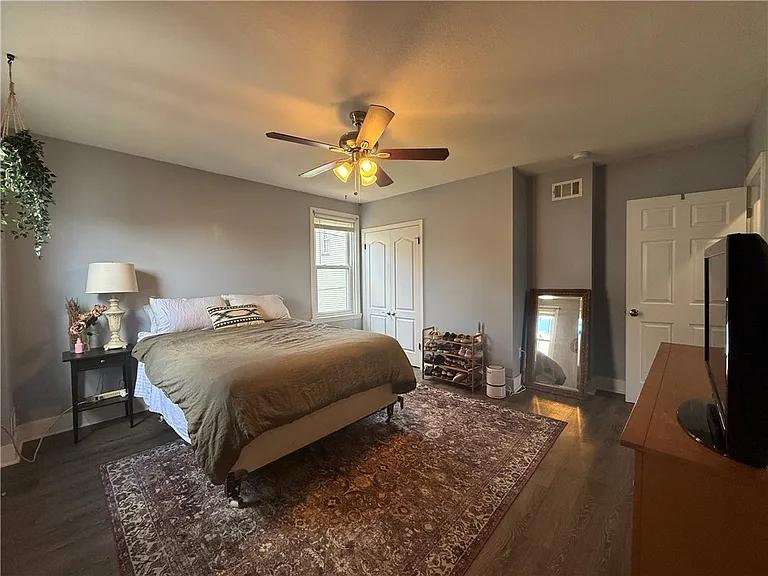 907 Spring Way — Photo 35
