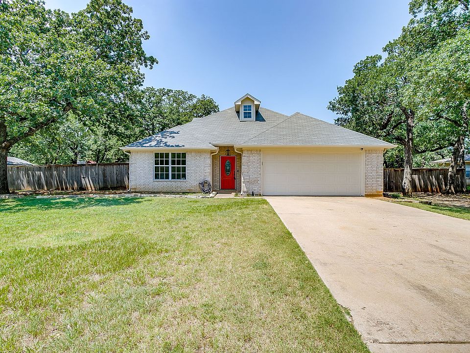 1st image of 202 Woodlawn Dr