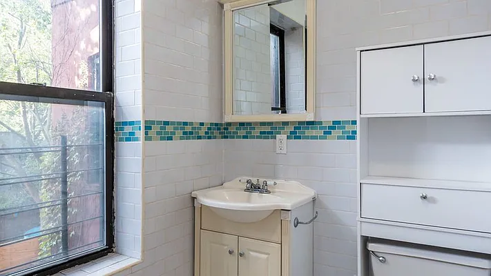 Rented by Nooklyn NYC LLC | media 35