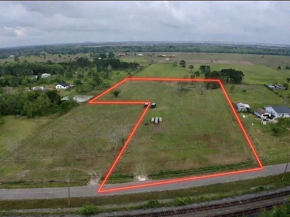 9715 County Road 171, Liverpool, TX 77577