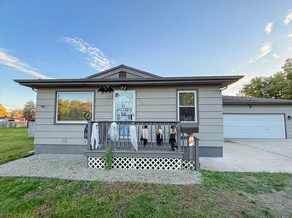 815 W 20th St, Sterling, IL 61081