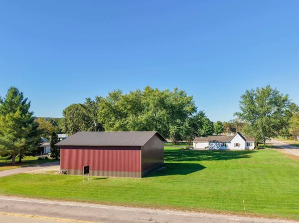 137 W Exchange St, Lone Rock, WI 53556
