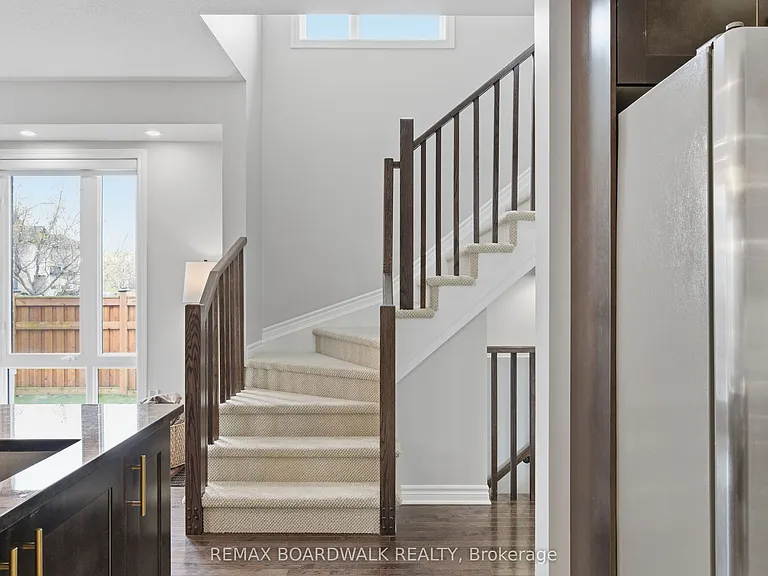 375 Cooks Mill Cres — Photo 19