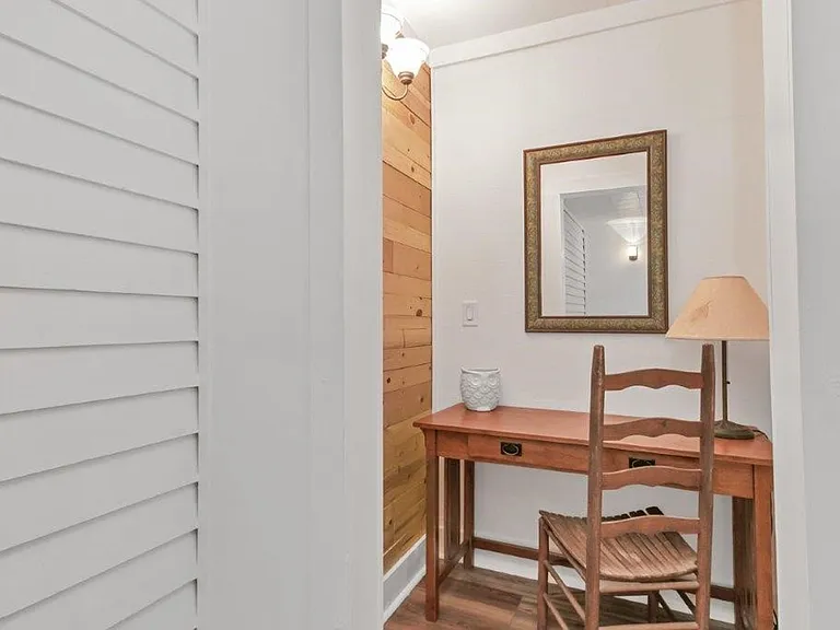 1800 Poyntz Ave — Photo 10