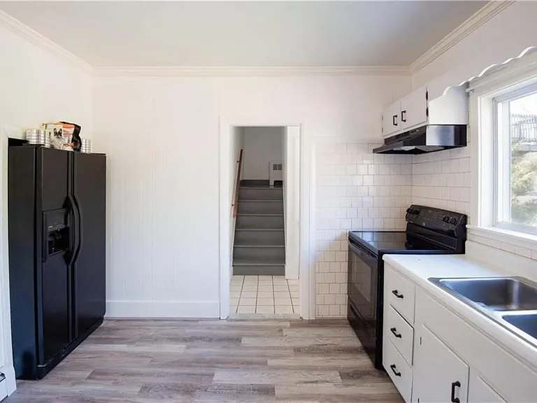 27 Peckham Ave — Photo 16