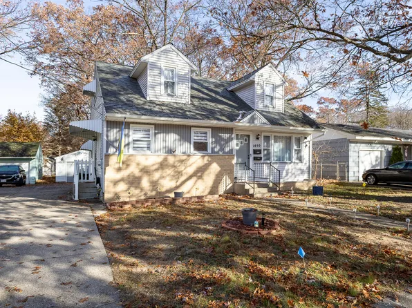 1450 Wesley Ave, Muskegon, MI 49442