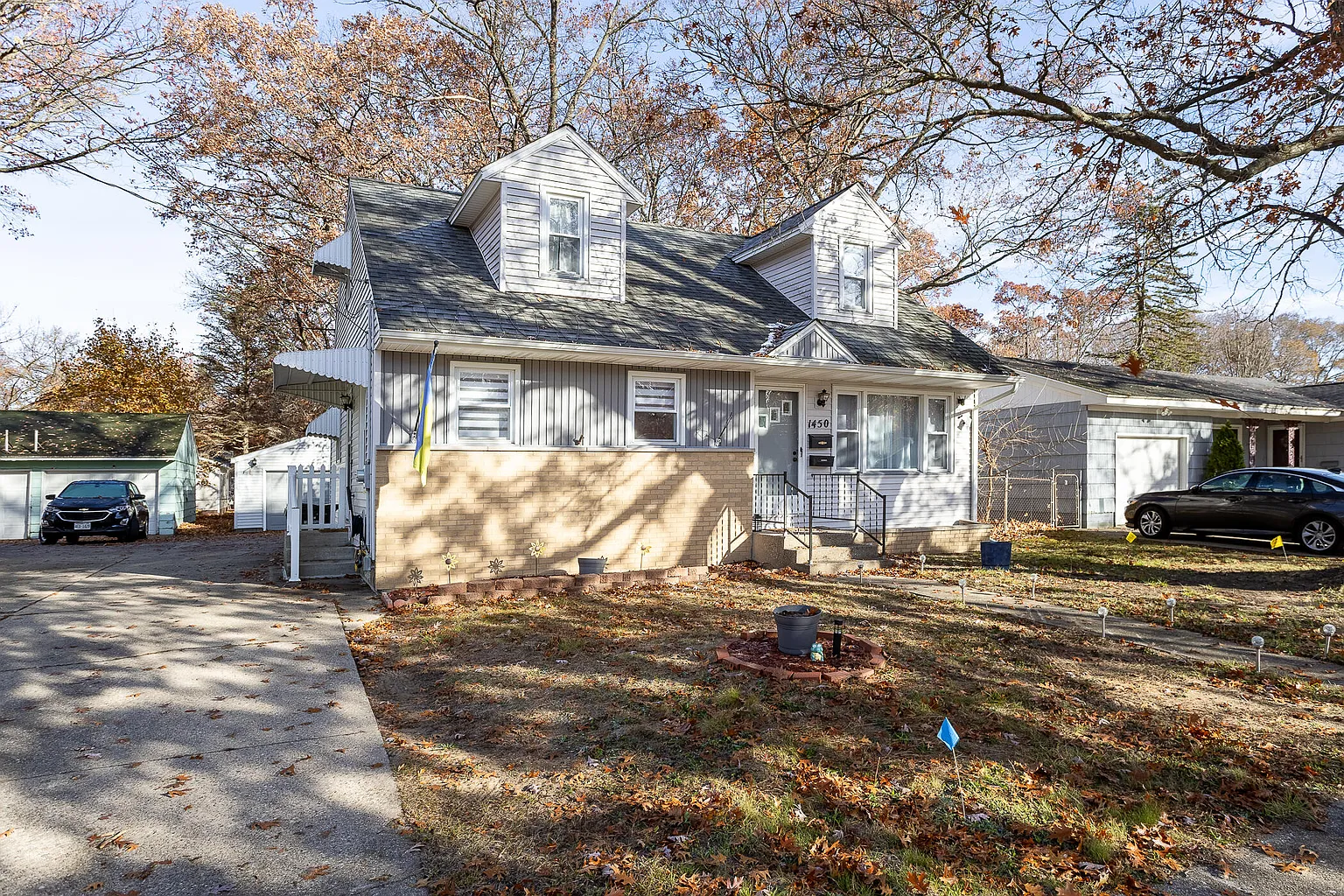1450 Wesley Ave photo 1