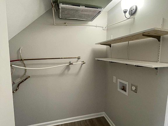 2nd image of 979 Villa Dr #11412735