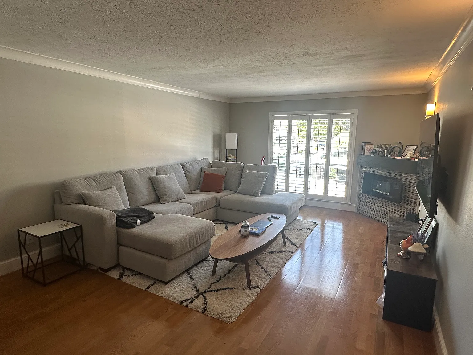2 bed, 1056 sqft, $2,000 — Photo 1