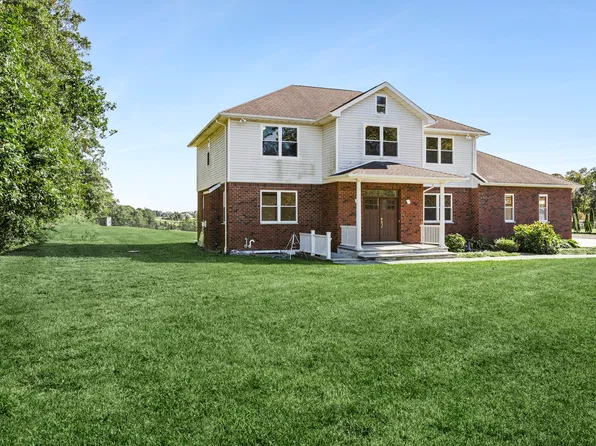 https://photos.zillowstatic.com/fp/6a892deb6b6394e9f08f8782877fc85f-p_e.webp