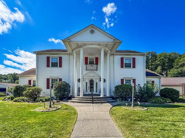 111 Phillips St, Sophia, WV 25921