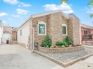 298 Green Valley Rd, Staten Island, NY 10312
