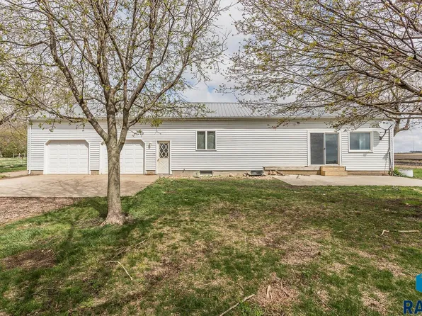 46982 301st St, Beresford, SD 57004