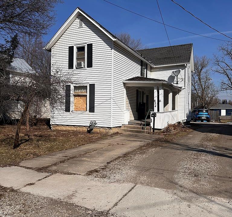 1st image of 624 W Church St