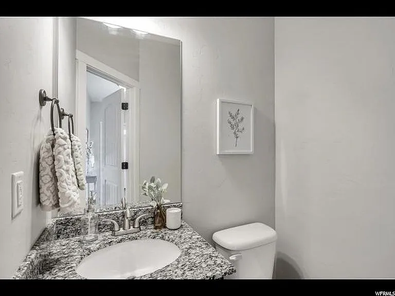229 E Bridgewater Ln — Photo 6