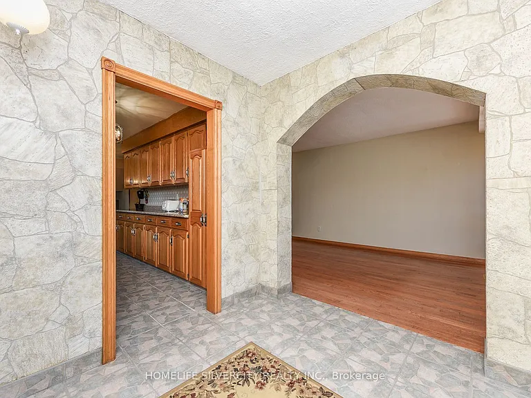 7378 Bybrook Dr — Photo 9