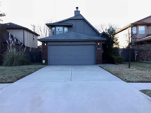 2123 Lakecrest Dr Photo 1