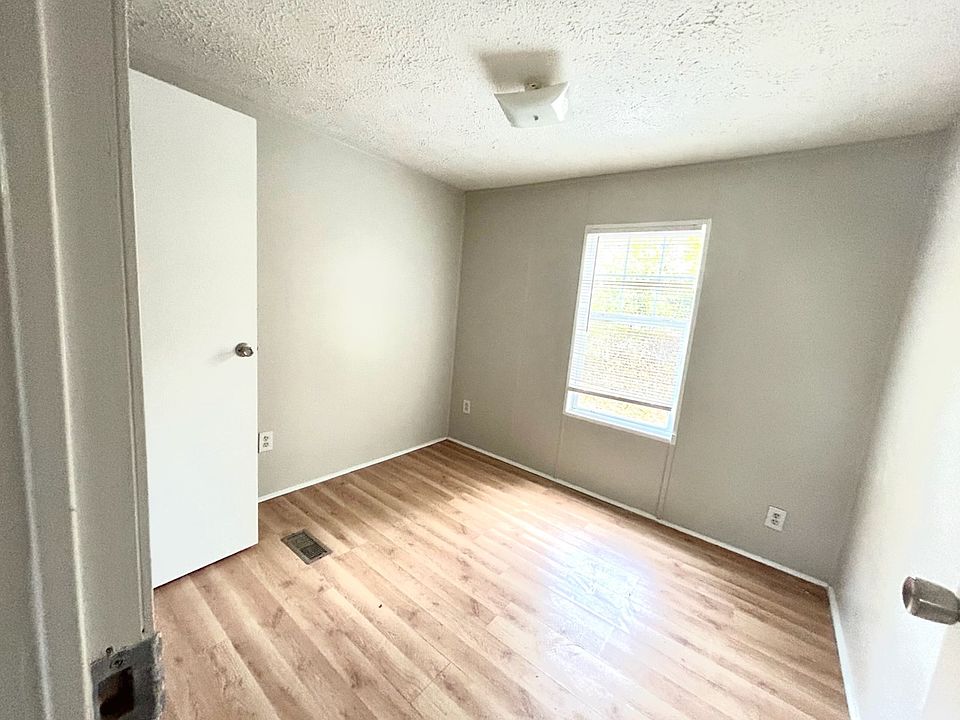 2nd image of 3414 W Yorkshire Dr