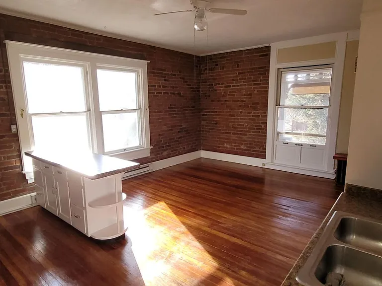 220 9th Ave #2 — Photo 3
