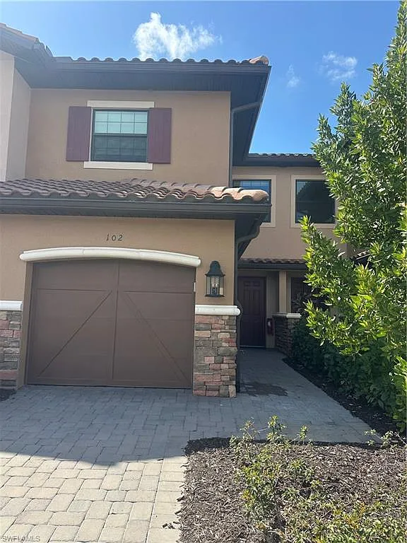 2 bed, 2.0 bath, 1717 sqft, $2,995 — Photo 1