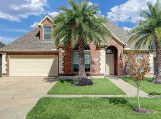 307 Twin Timbers Ln, Kemah, TX 77565