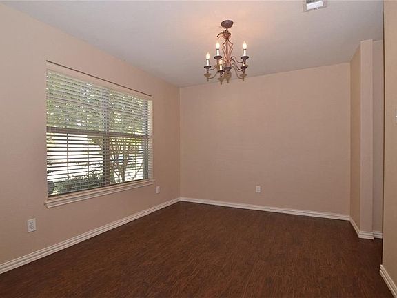 5th image of 2839 Park Place Dr