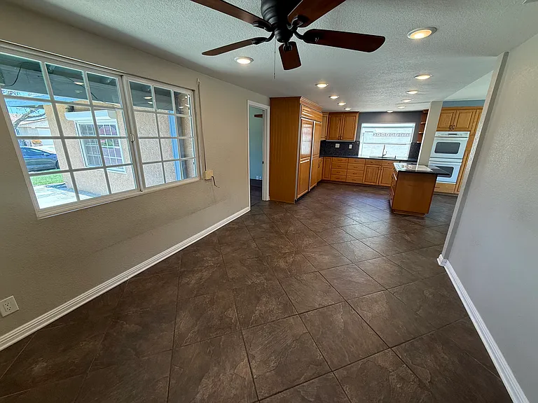 2426 N Hawk St — Photo 7