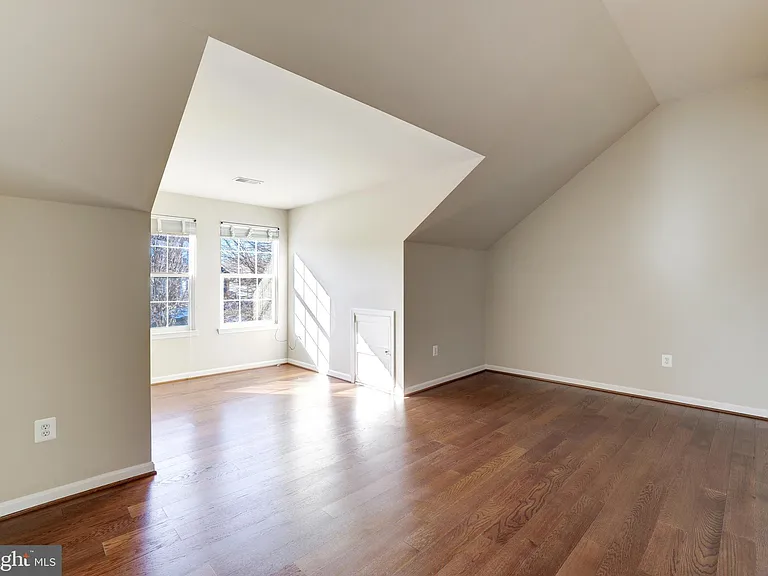 43258 Meadowood Ct — Photo 32