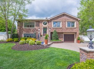 8 Fox Hill Rd, Fairfield, NJ 07004