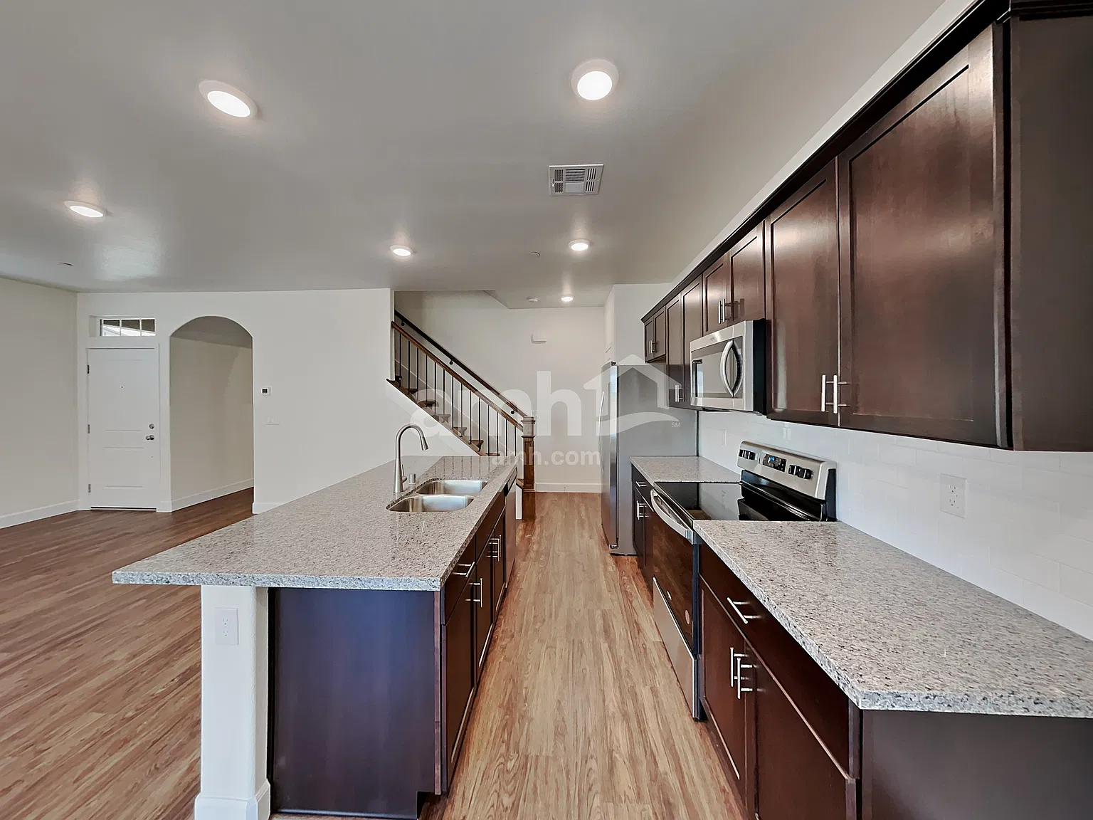 4 bed, 3.0 bath, 2211 sqft, $2,445 — Photo 4