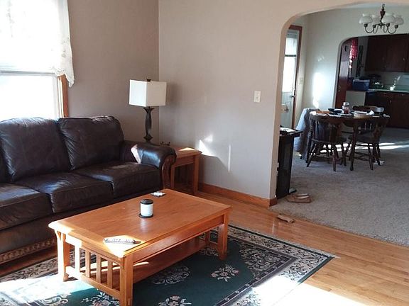 3rd image of 1618 Blue Mounds St