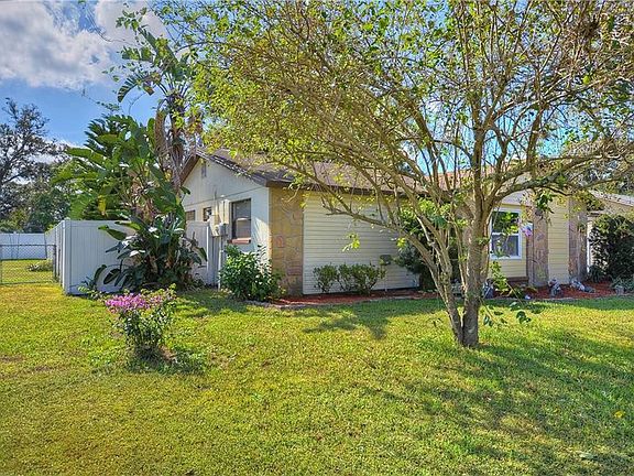 4th image of 8851 Oak Cir