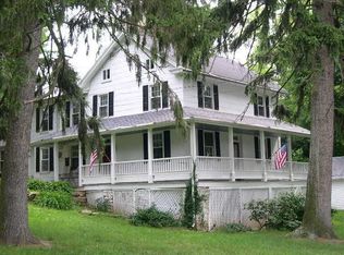 59 College Ave, Stewartstown, PA 17363