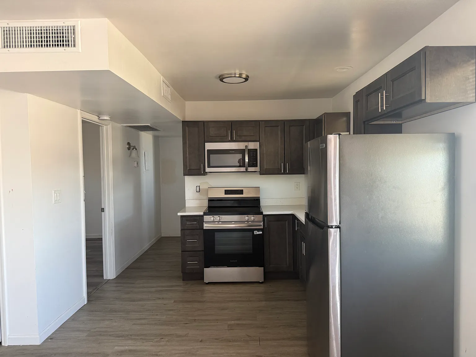 1 bed, 850 sqft, $1,100 — Photo 3