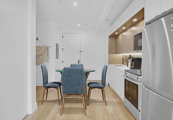 2nd image of 426 Manhattan Ave #5B