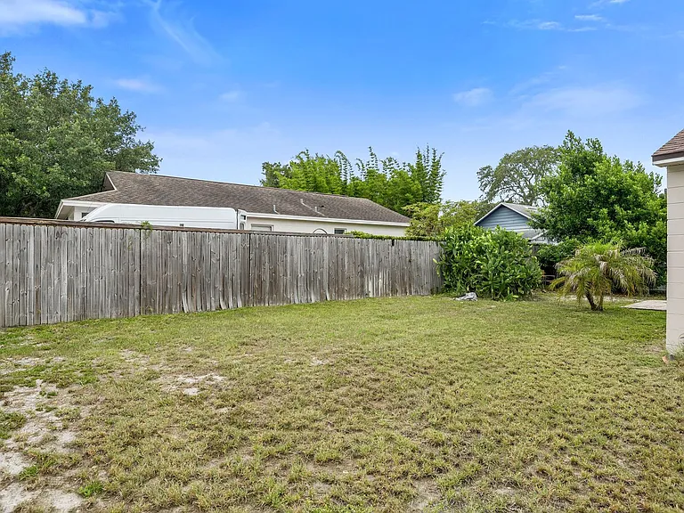 301 S Capen Ave — Photo 26