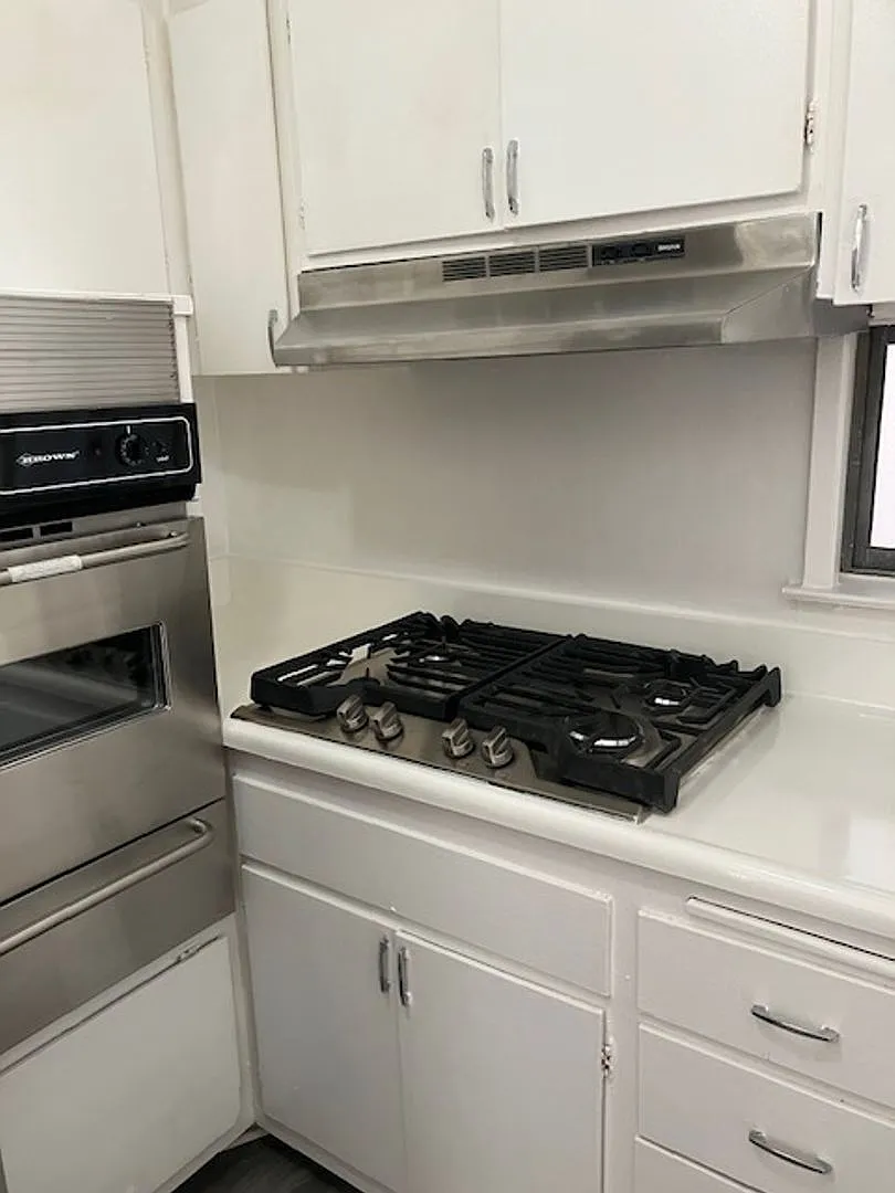 1 bed, 1.0 bath, $2,300 — Photo 2