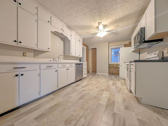 5th image of 103 1st St SW