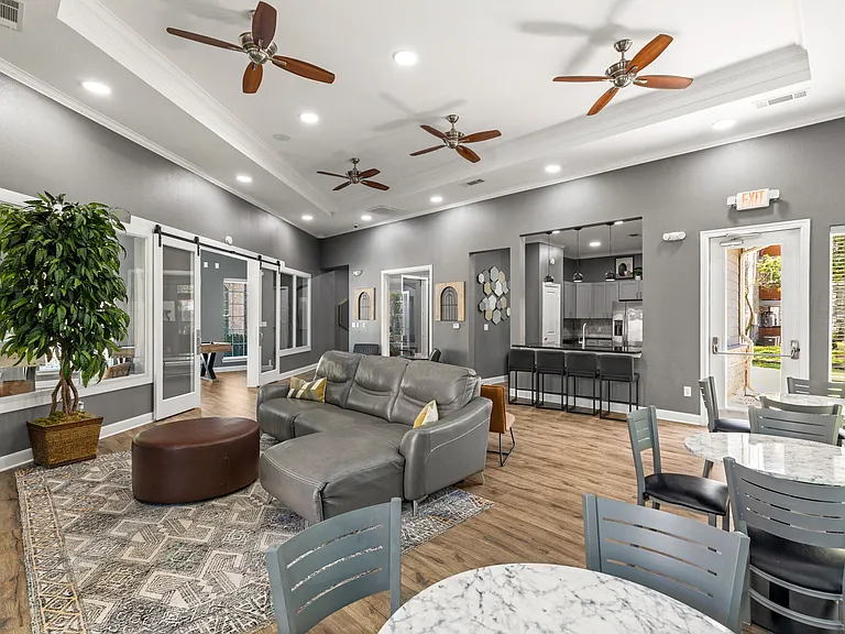 1520 Enclave Pkwy — Photo 37