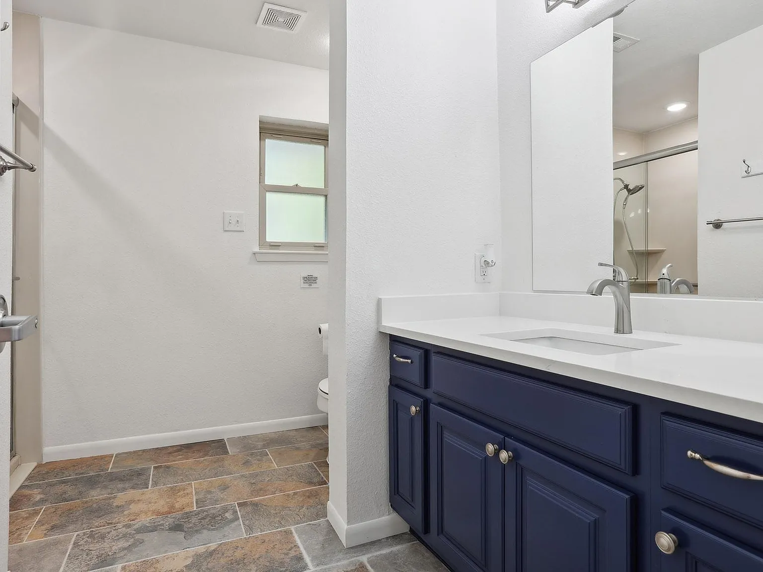4 bed, 2.0 bath, 1490 sqft, $1,074 — Photo 3