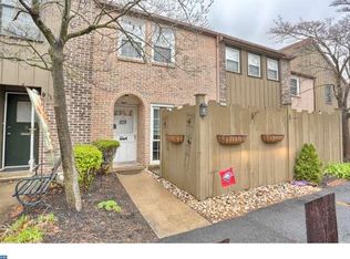 8 Club Ln, Reading, PA 19607