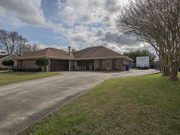 3rd image of 304 Hermitage Dr