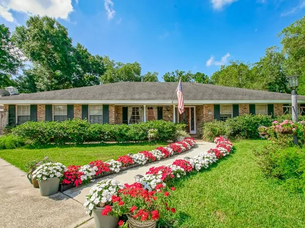 9800 Debra Dr, River Ridge, LA 70123