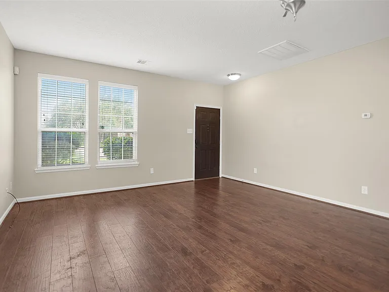 692 Casual Ln — Photo 2