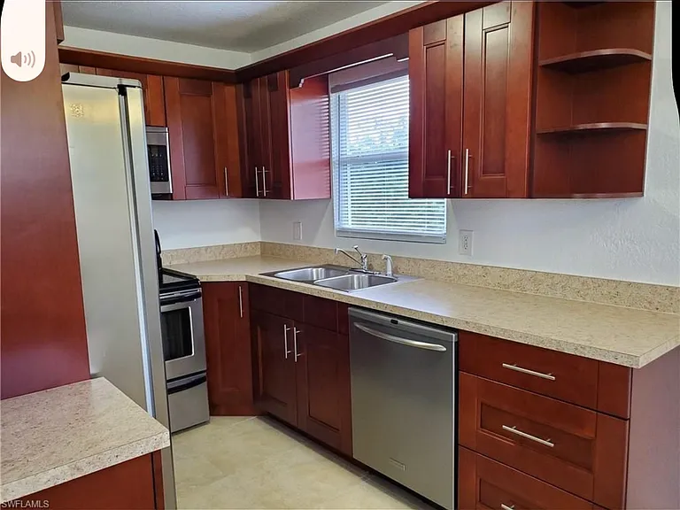 814 Frederick Reid St E — Photo 3