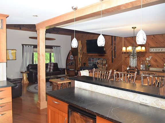 4th image of 11 Braley Ln